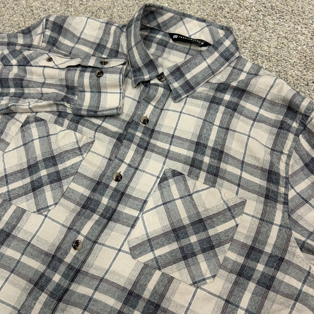 Travis Mathew Cloud Flannel Shirt Size Medium Grey Plaid Long Sleeve Button Down